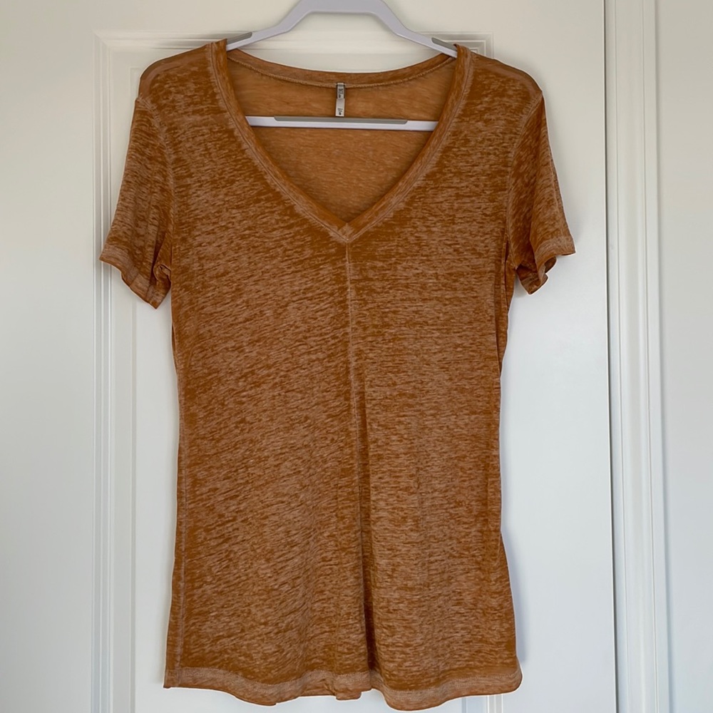 BKE Short Sleeve Lightweight V-Neck Long Tee. Pumpkin. Size Small.